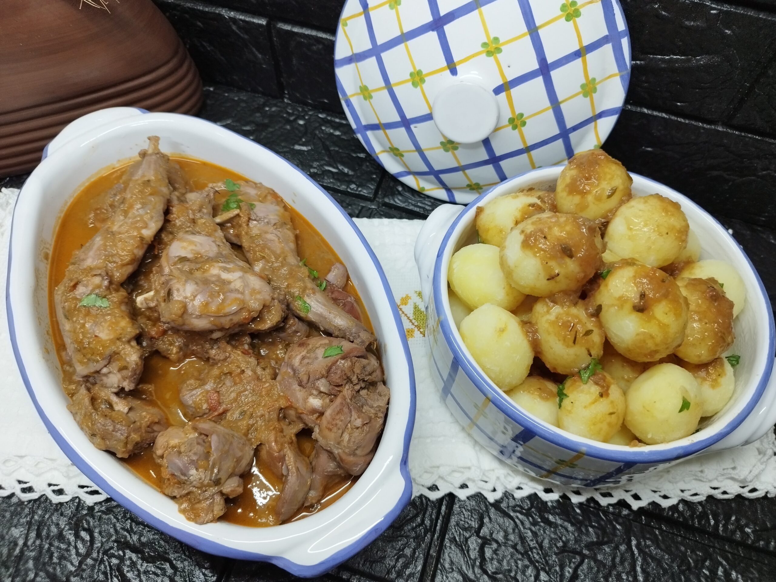 Coelho à caçador com batata cozida – Cozinhar em pirâmide.