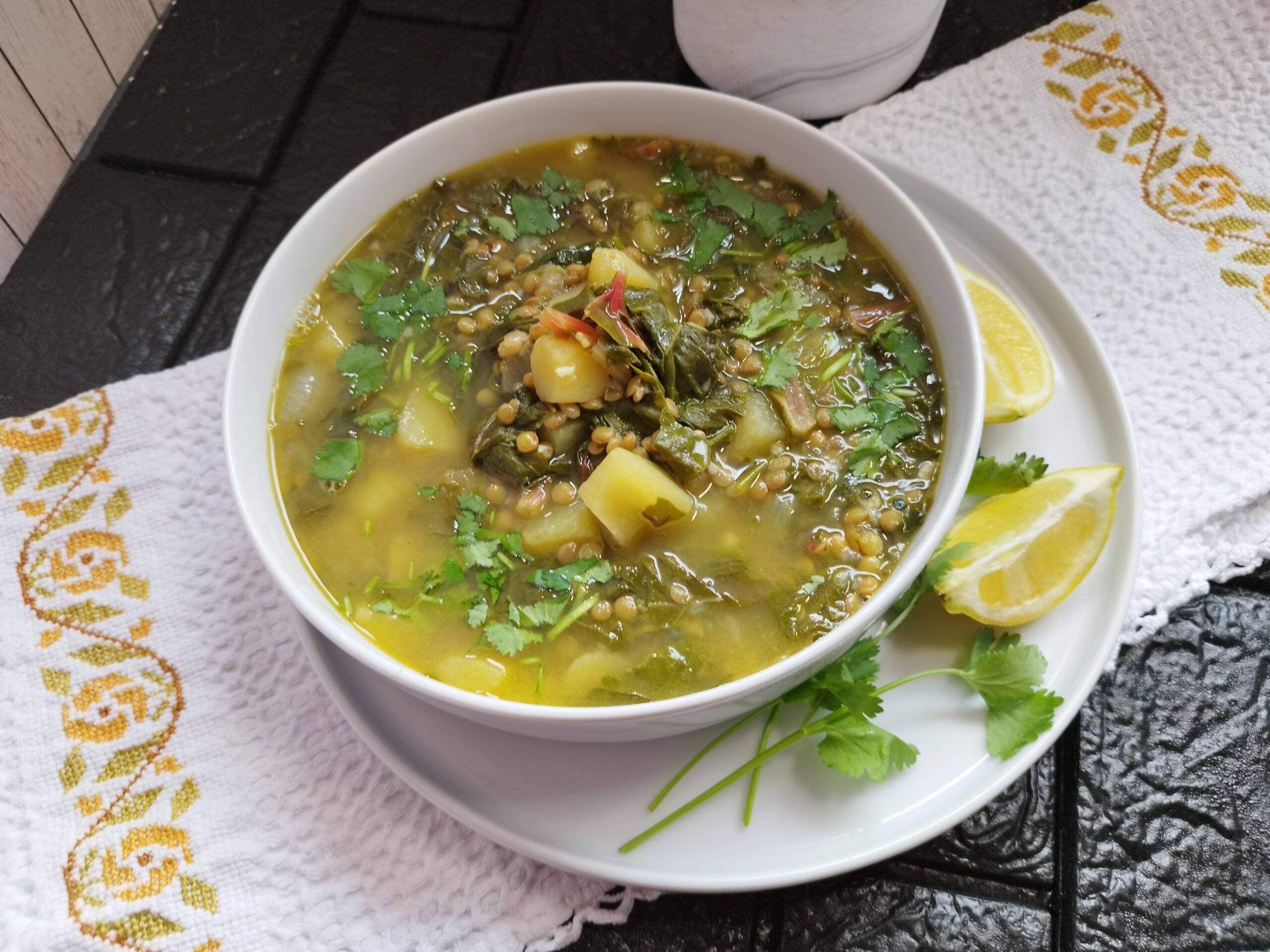Lentilhas e acelgas libanesas – Adas bil Hamod Vegan