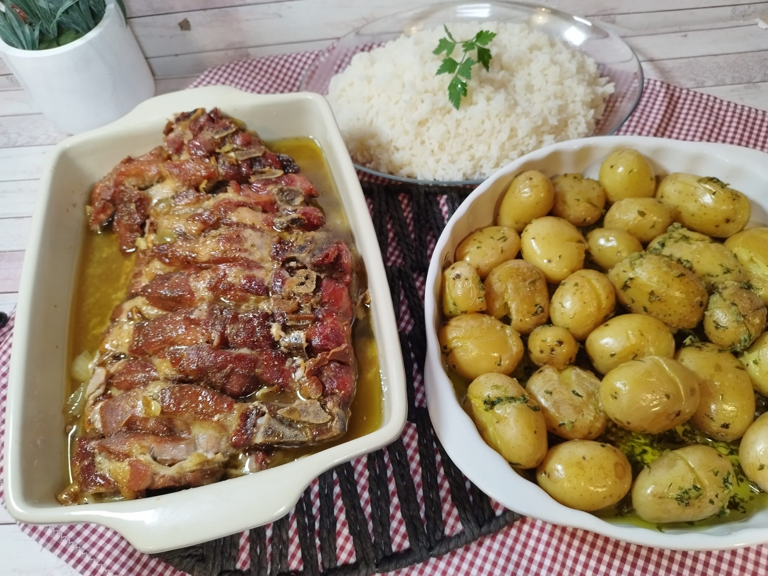 Entrecosto italiano c/ batata a murro e arroz branco.